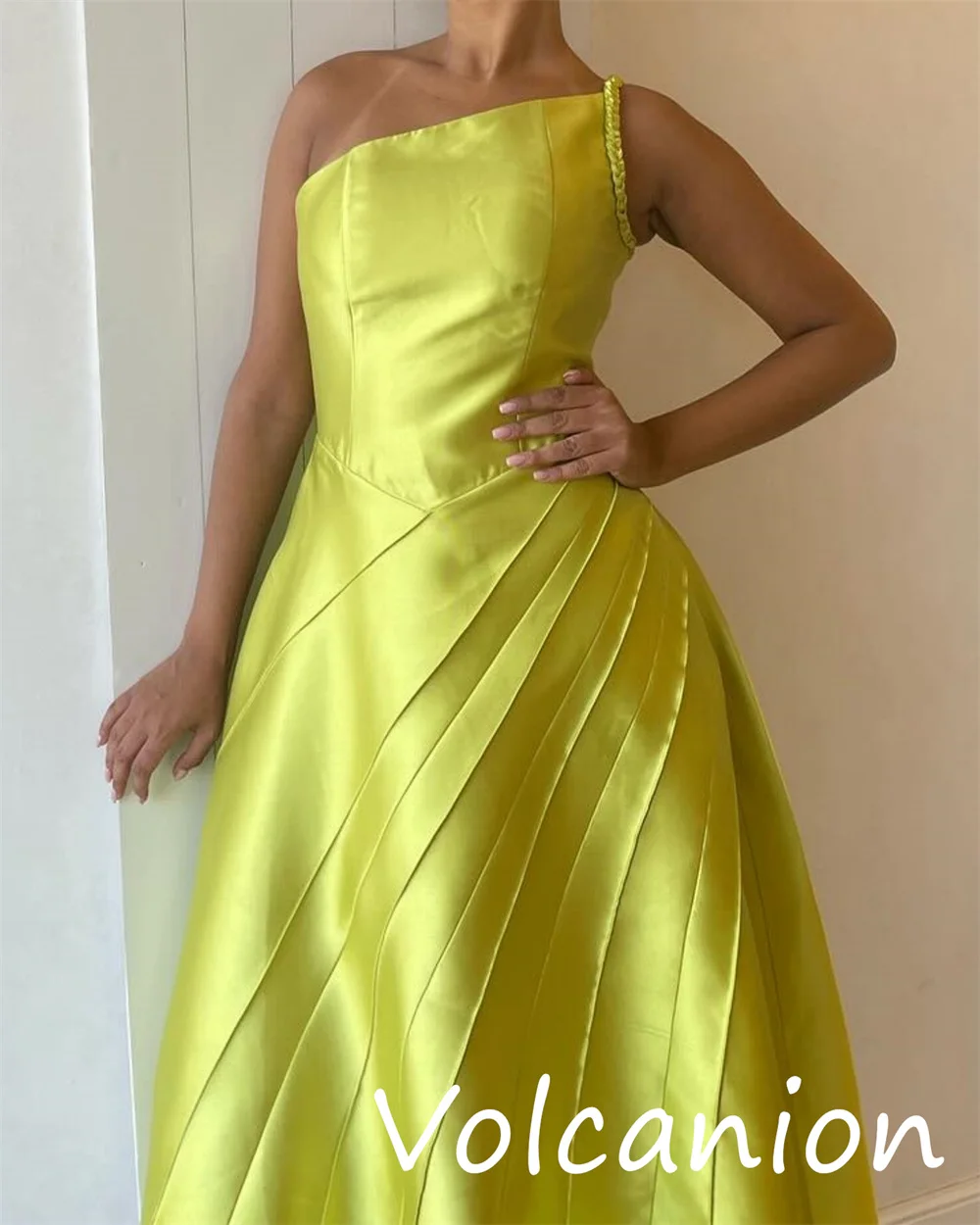 تخصيص عالية الجودة Charmeuse الطية ألف خط واحد الكتف فساتين متوسطة الطول مناسبة مخصصة مطابقة رائعة