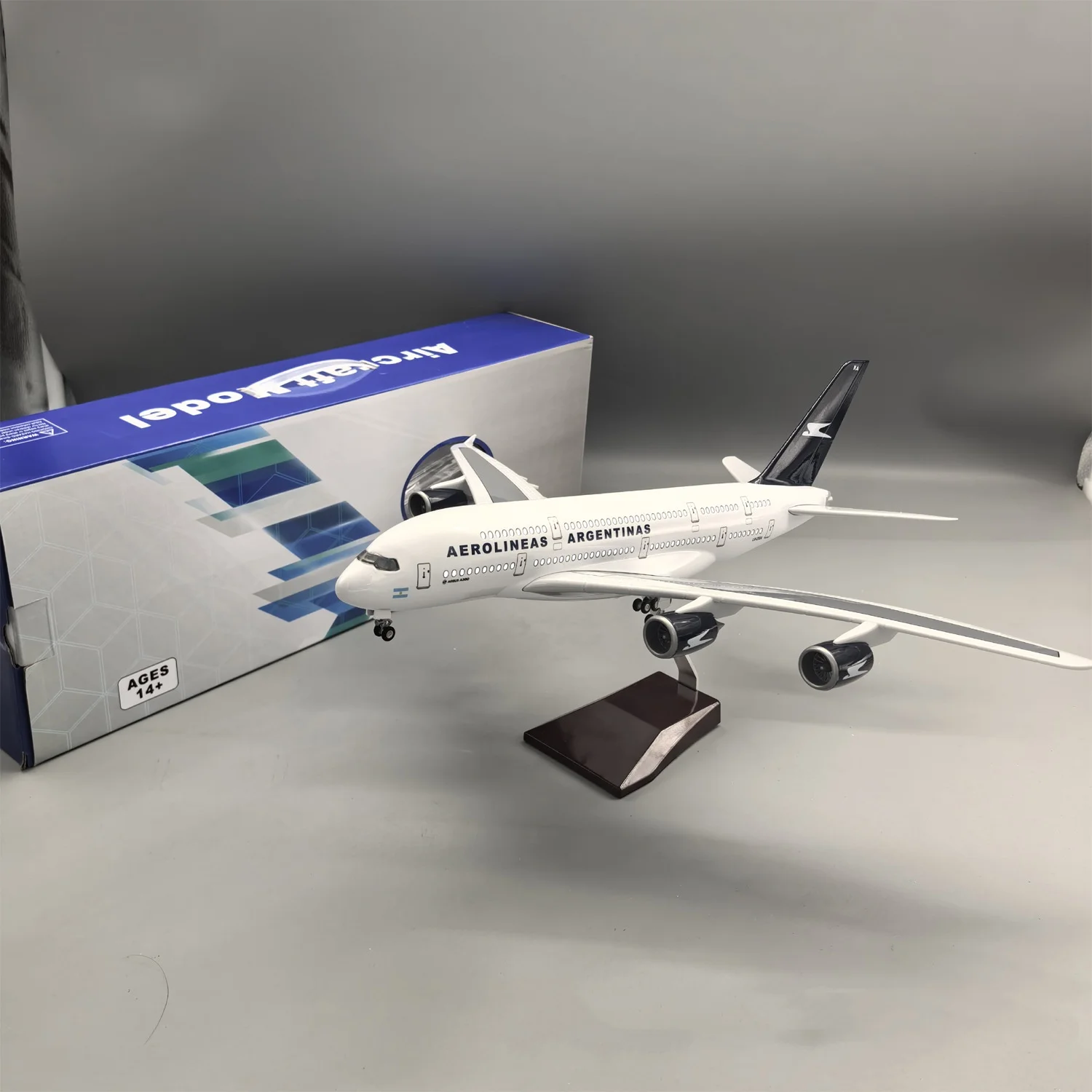1:160 Scale Aircraft Model Argentina A380 Model Airplanes Resin with LED Lights Stand & Wheel Aviation Gift