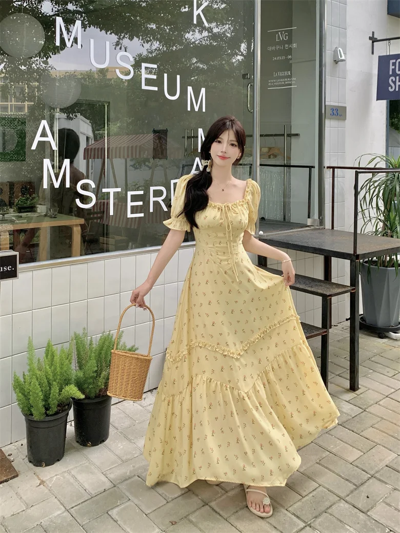 

Large Women's 2024 Summer New French Tea Break with Auricularia Ear Edge for a Slim and Long Fragmented Flower Dress