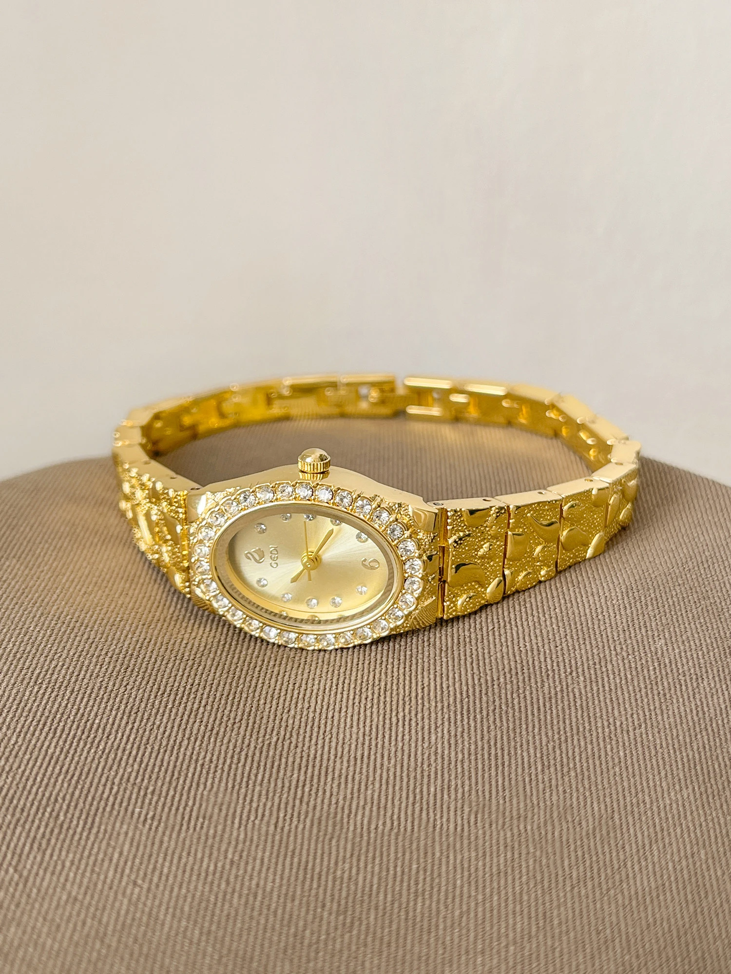 Retro Elegant Woman' Watch Light Luxury Diamond-Studded Oval-Shaped Fashion Waterproof Quartz Wristwatch Holiday Gifts for Women