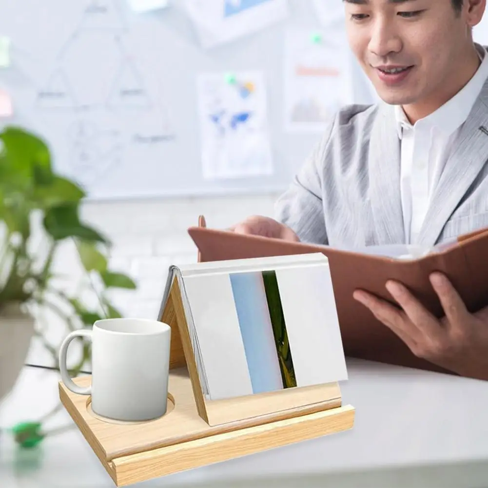 ชั้นวางหนังสือไม้ชั้นหนังสือสามเหลี่ยมมีสไตล์ชั้นวางหนังสือสามเหลี่ยมพร้อมที่วางถ้วยช่องแท็บเล็ตสำหรับการจัดระเบียบในบ้าน