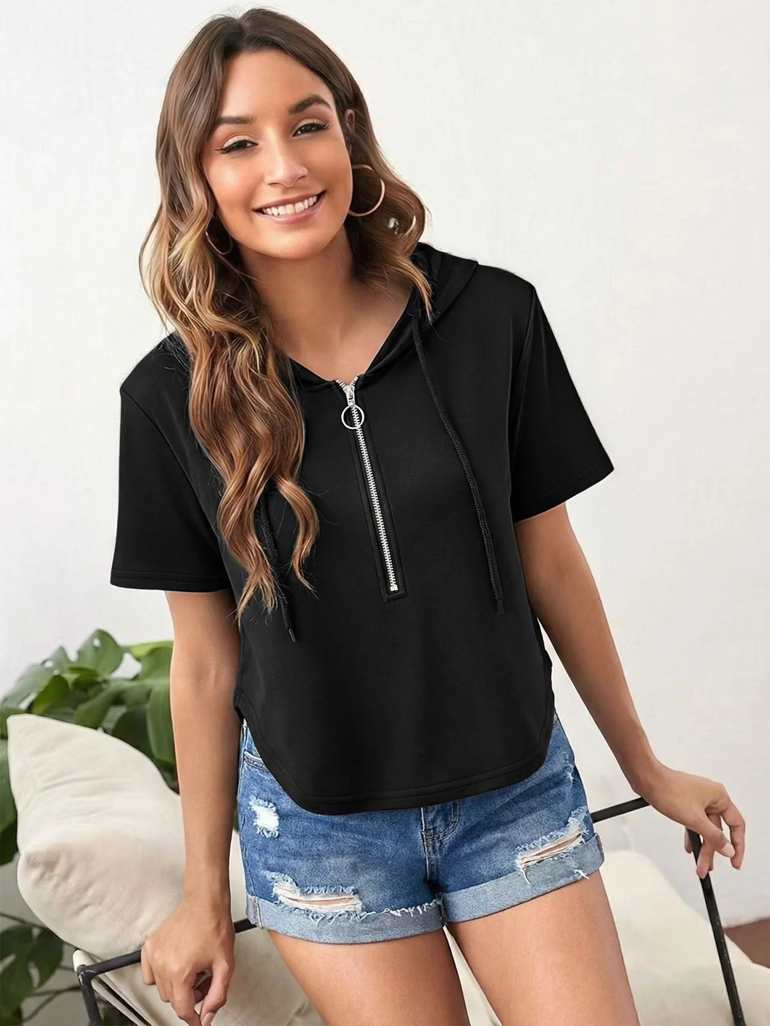 Women’s Loose Fit Short Sleeve Hoodie Top Half Ring Zipper Front Curved Hem Cropped Pullover Solid Black Street Casual Shirts