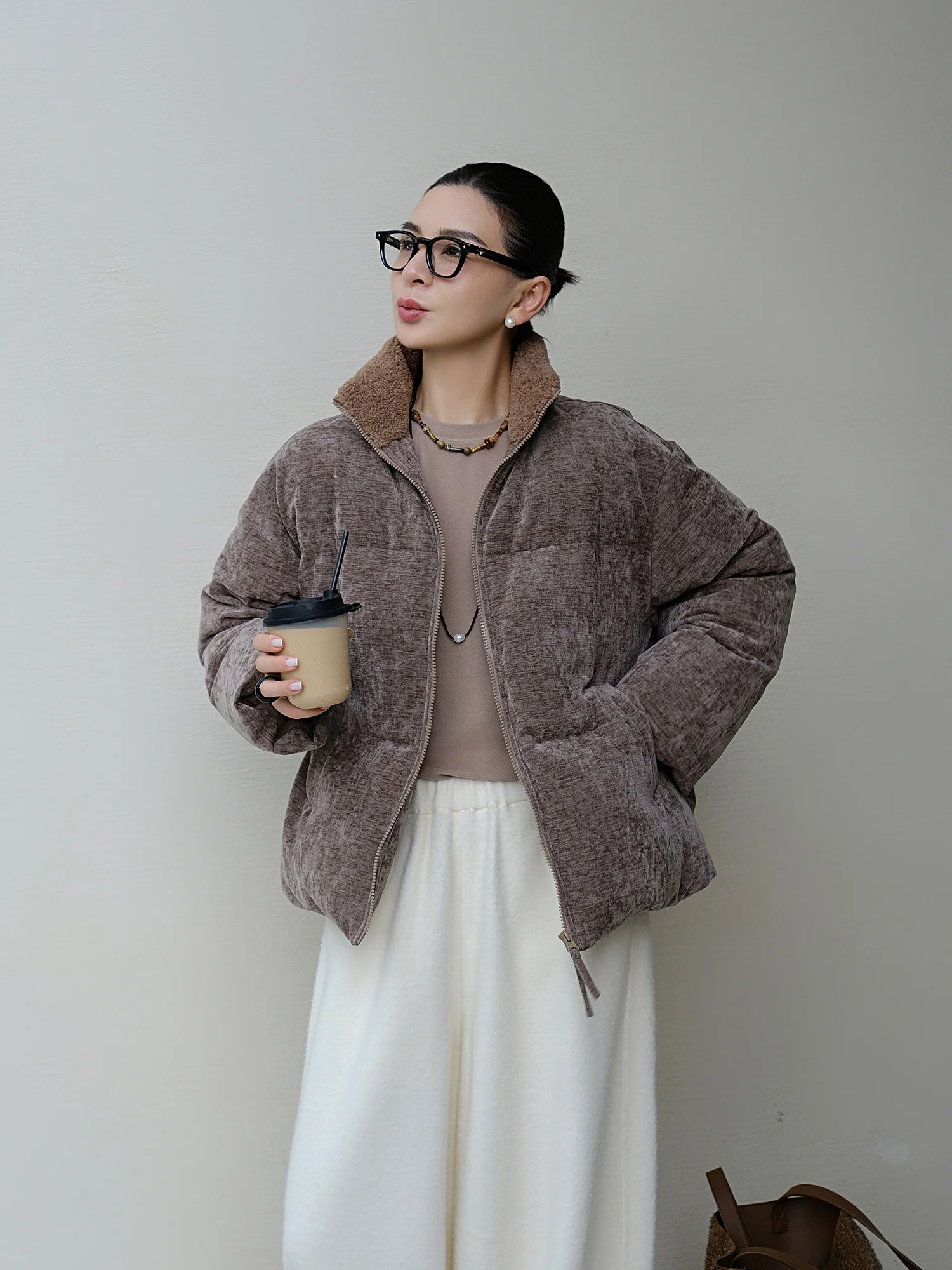 

Пуховик из 90% белого гусиного пуха, оригинальный дизайн, повседневный, теплый, с текстурой «улитка», уютный, для поездок на работу, на молнии, с деталями на молнии