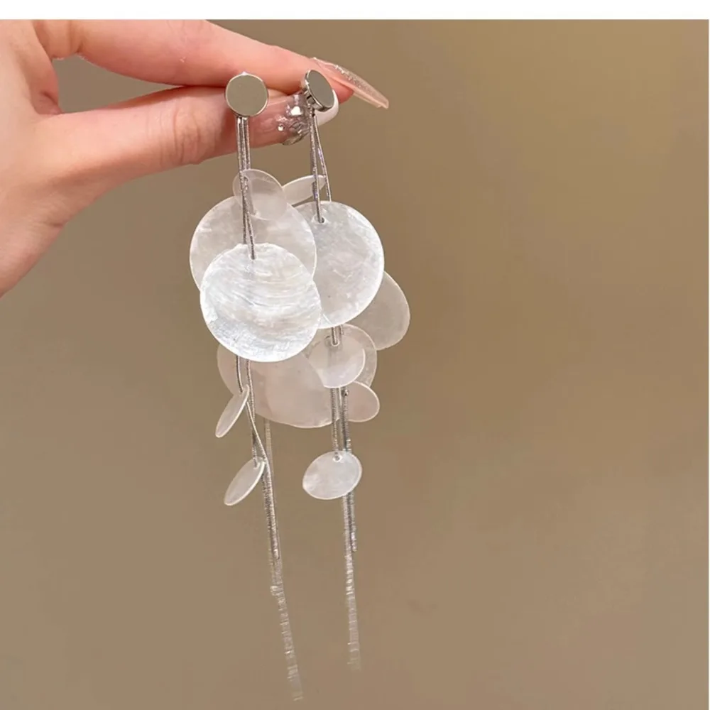1pair Round Shell Shell Tassel Earrings Metal Lightweight Fringed Drop Earrings Versatile Acrylic Disc Earrings Women