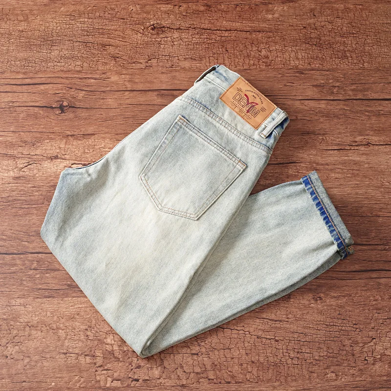 Nueva colección de primavera y otoño, pantalones vaqueros Retro lavados atualizados 2025, pantalones vaqueros de pierna pequeña a la moda con barro amarillo a la moda para hombre