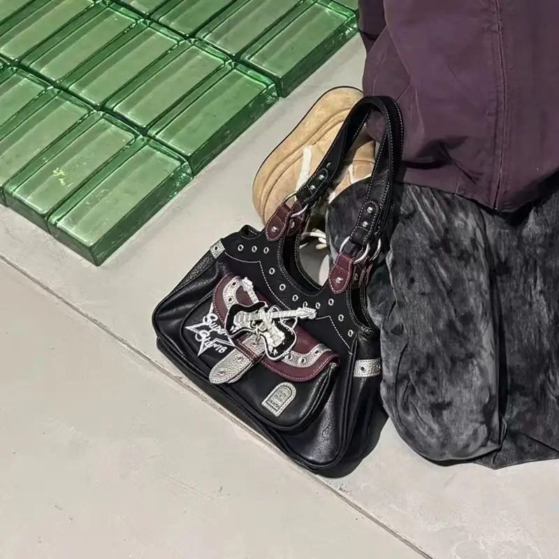 حار فتاة رسالة التطريز حمل حقيبة المرأة خليط الجلود سعة كبيرة حقائب كتف السيدات فاسق Y2k جماليات حقيبة تحت الإبط