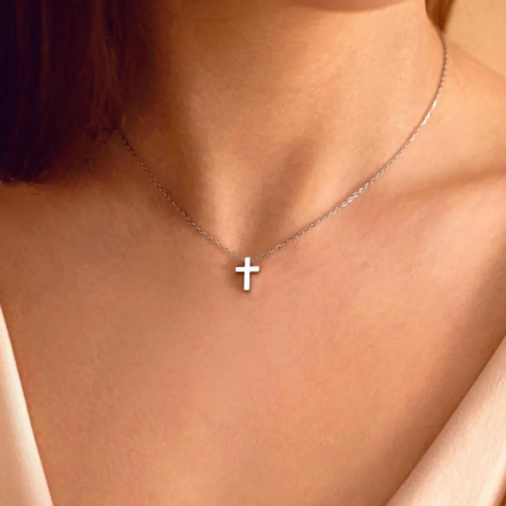 

Titanium cross necklace, exquisite cross pendant, minimalist style, suitable as a Christian or baptismal gift for confirmation.