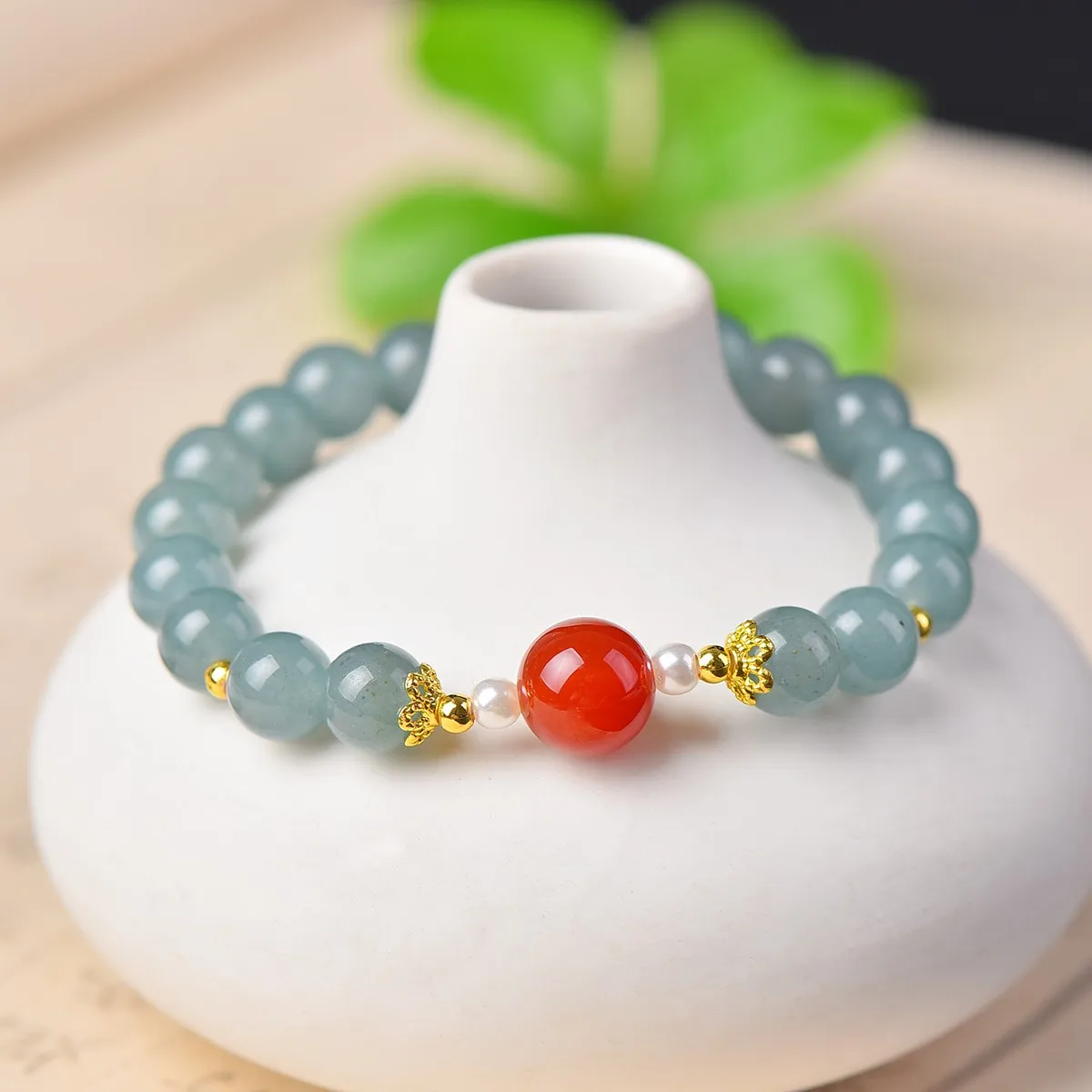 

This exquisite gold thread jade blue water round bead bracelet symbolizes completeness and is a perfect gift for your family