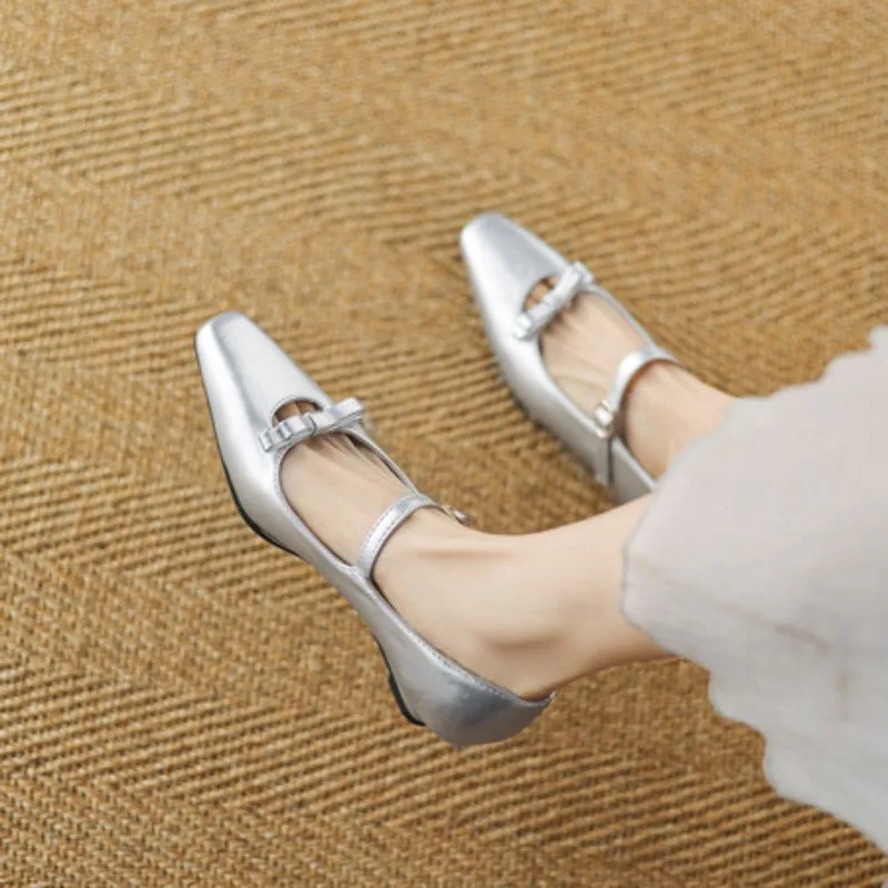 

2025 New Fashion Spring Autumn Pointed Shallow Mouth Bow Buckle Casual and Simple Large Beach Women's Flat Shoes 35-42