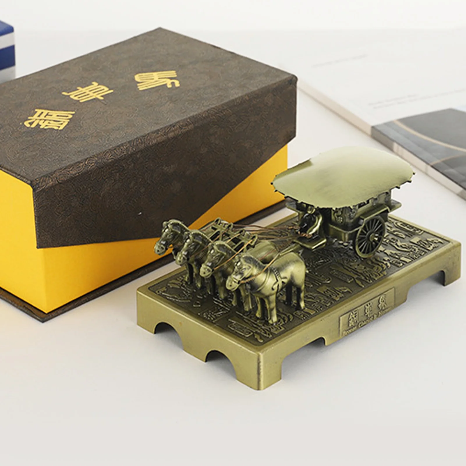 【ใหม่】งานประติมากรรมม้าดินเผา สไตล์วินเทจ รูปม้าทองแดง ของตกแต่งบ้าน สำนักงาน ของขวัญ