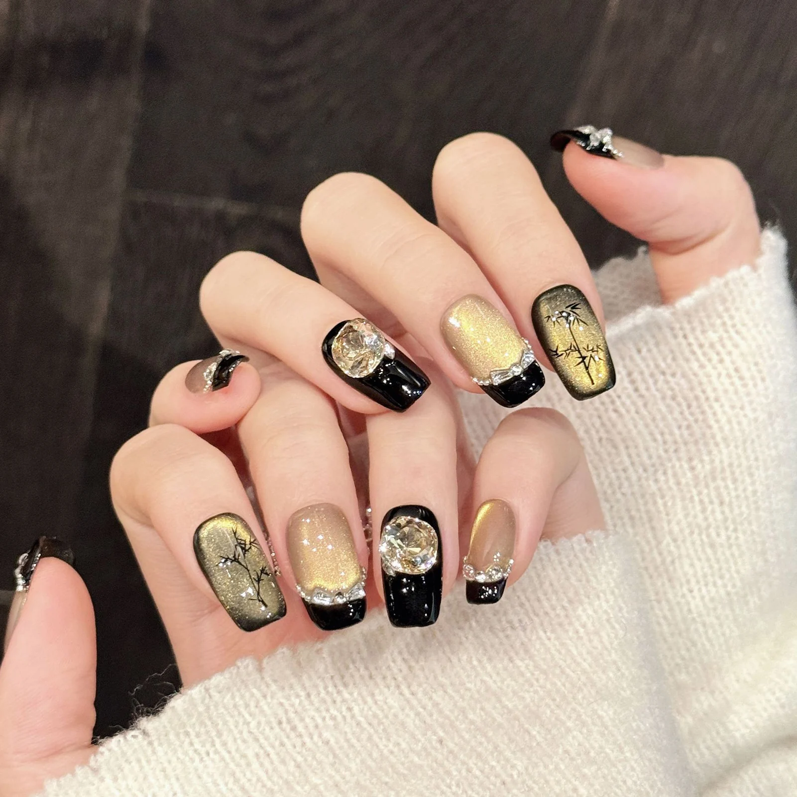

10pcs Handmade Press On With Flash Rhinestone Decor Golden Black Gradient Bamboo Fake Nails Fashionable French False Nails Tip