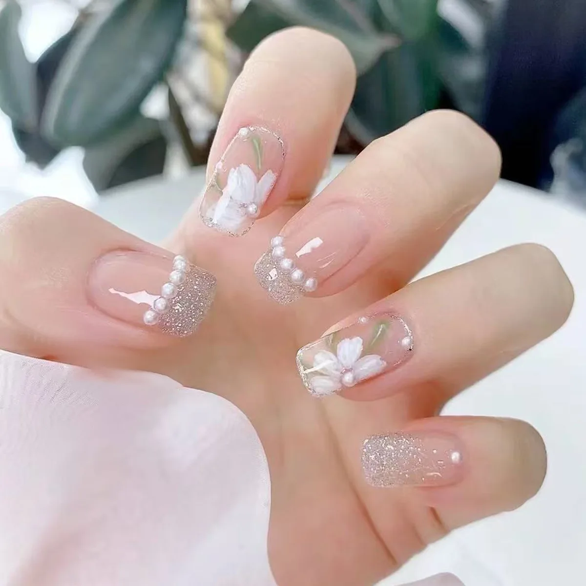 

24Pcs Mid-length Square Head Fake Nail Shiny Powder Wearable Press on False Nails with Flower Pearl Design Full Cover Nails Tips