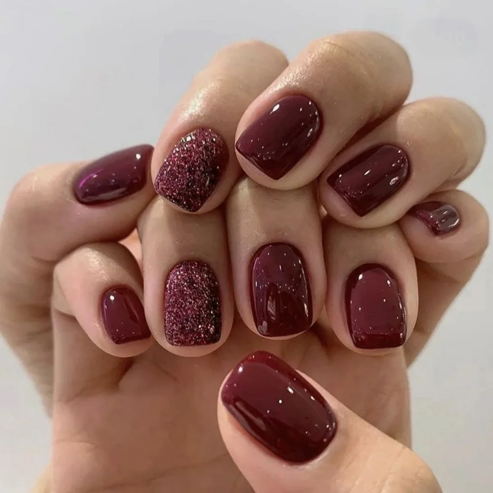 24 Uds uñas postizas cuadradas cortas prensadas con diseño Simple de brillo rojo vino puntas de uñas de cobertura completa Ins moda uñas postizas usables