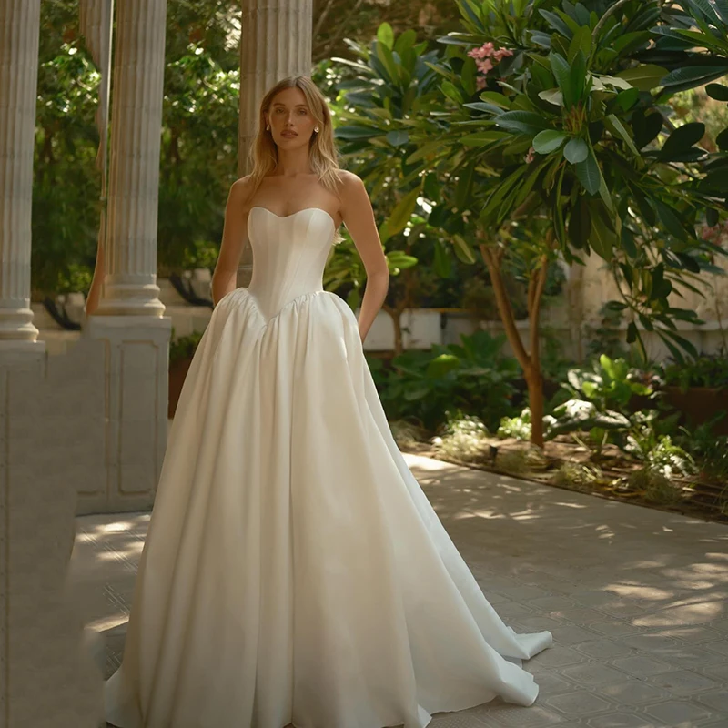 

Eightree Boho White A-Line Wedding Dresses Sweetheart Sleeveless Backless Wedding Gown Women Satin Bridal Prom Dress Customized