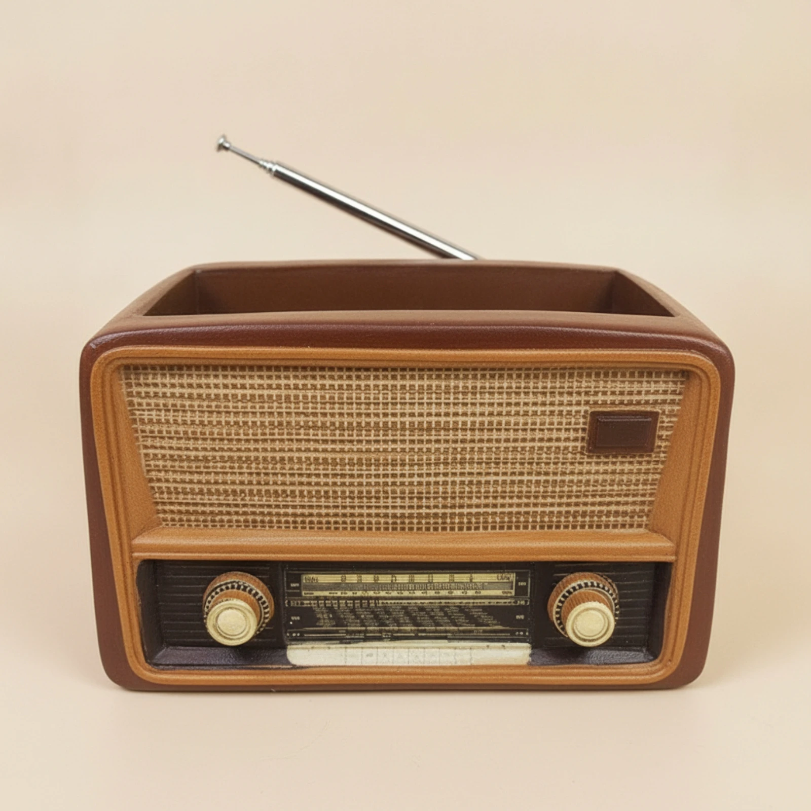 Vintage Radio Flowerpot Tabletop Radio Planter Planter with Antenna Unique Charming for Plant Lovers, Shelf