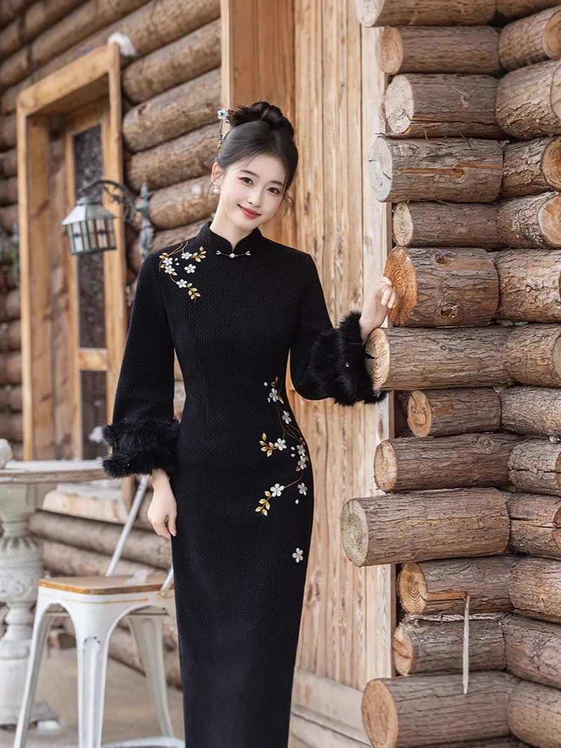 

Новое осенне-зимнее черное платье-ципао с вышивкой, длинное, облегающее, с длинными рукавами, утепленное