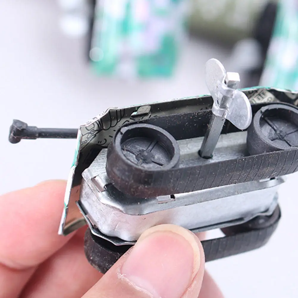 

5Pcs Retro Iron Mini Clockwork Tank Wind Up Fun Educational Kids Desktop Collection Toy Tank Children Clockwork Toys