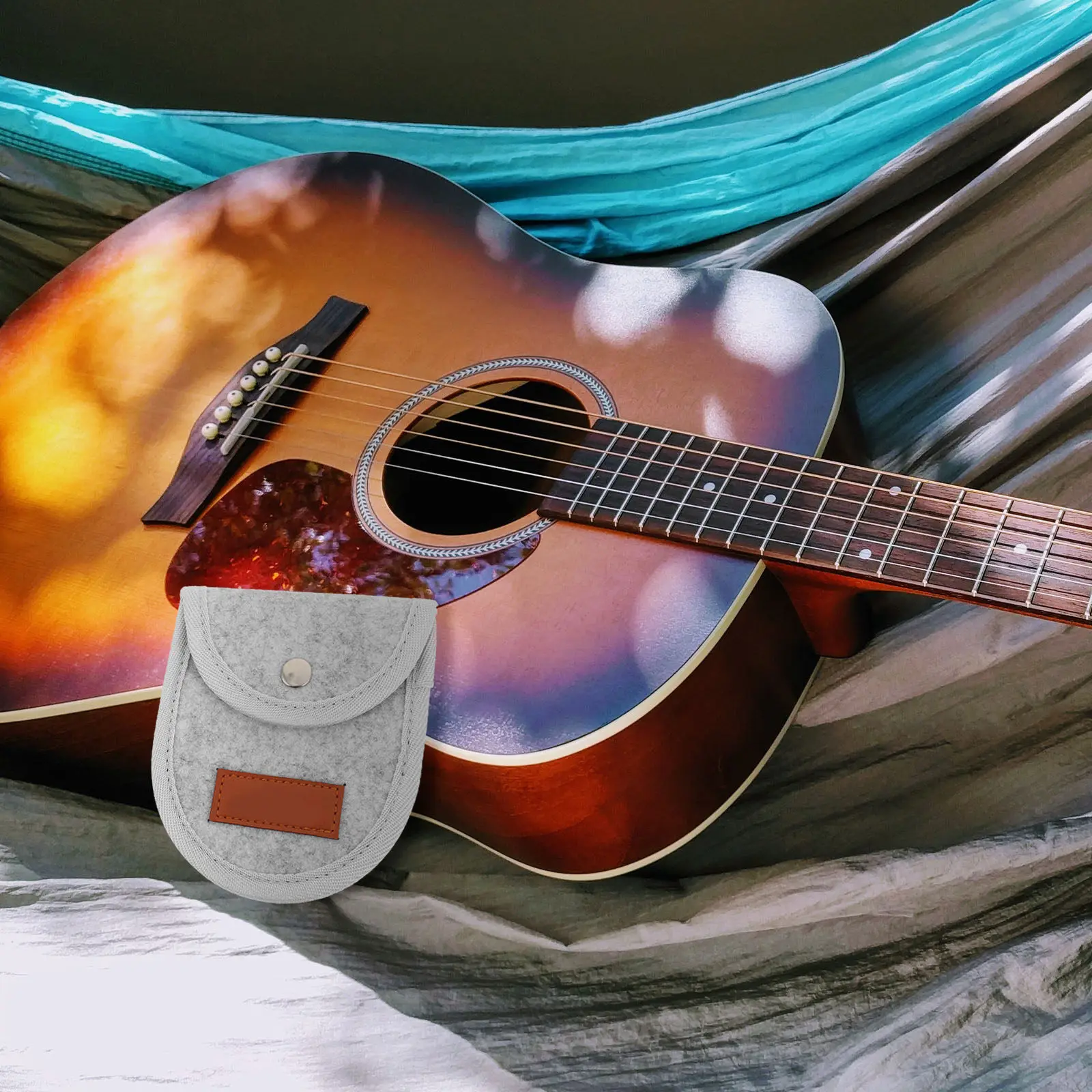 1Pcs Guitar Picks Bag Exquisite Simple Design Hard Shell Scratch Resistant Lightweight Guitar Pick Storage Case for Travel Party