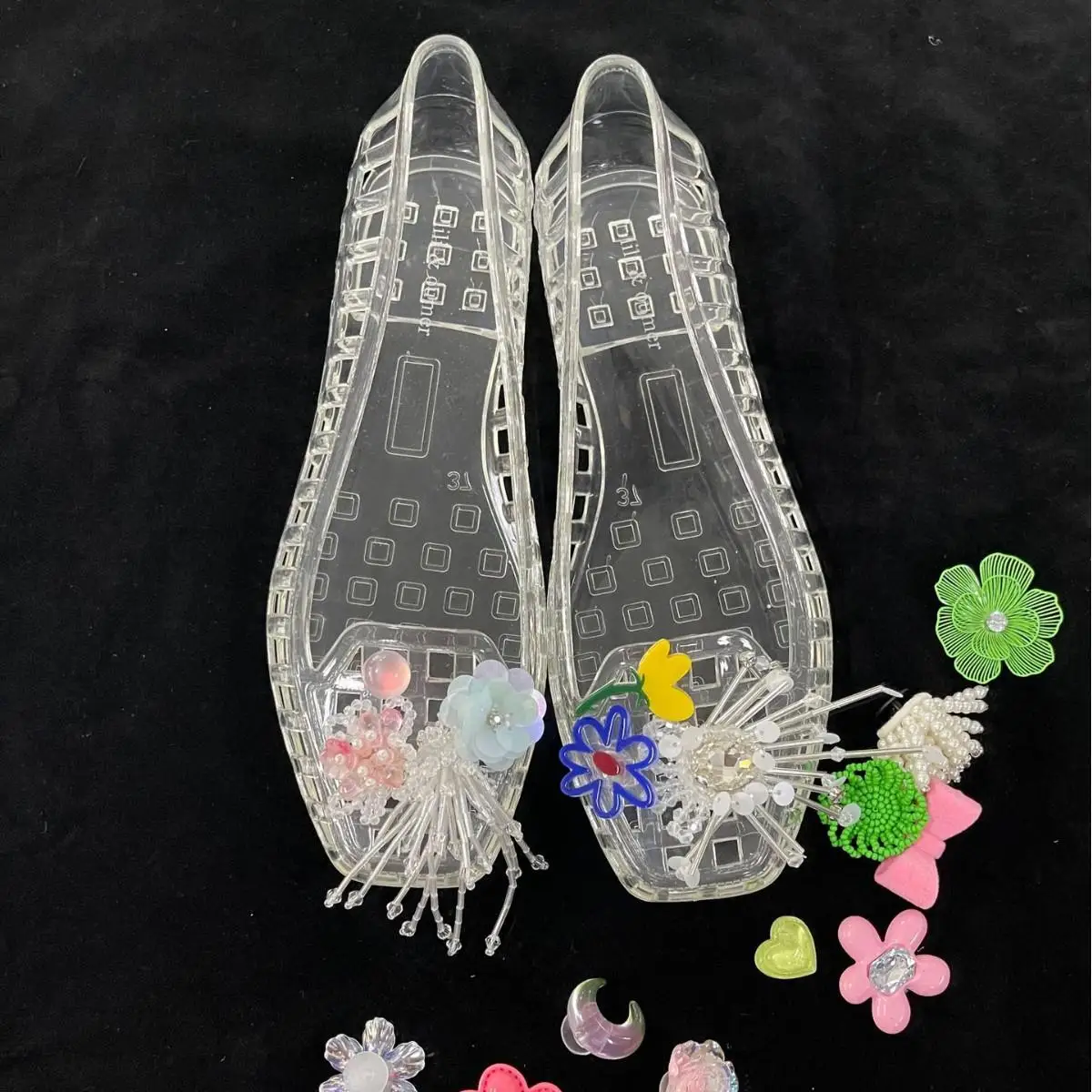 

New Flower Shoe Buckles Shiny PVC Transparent Beaded Tassel Crystal Shoe Clips Sandals Ornament Detachable Shoe accessories