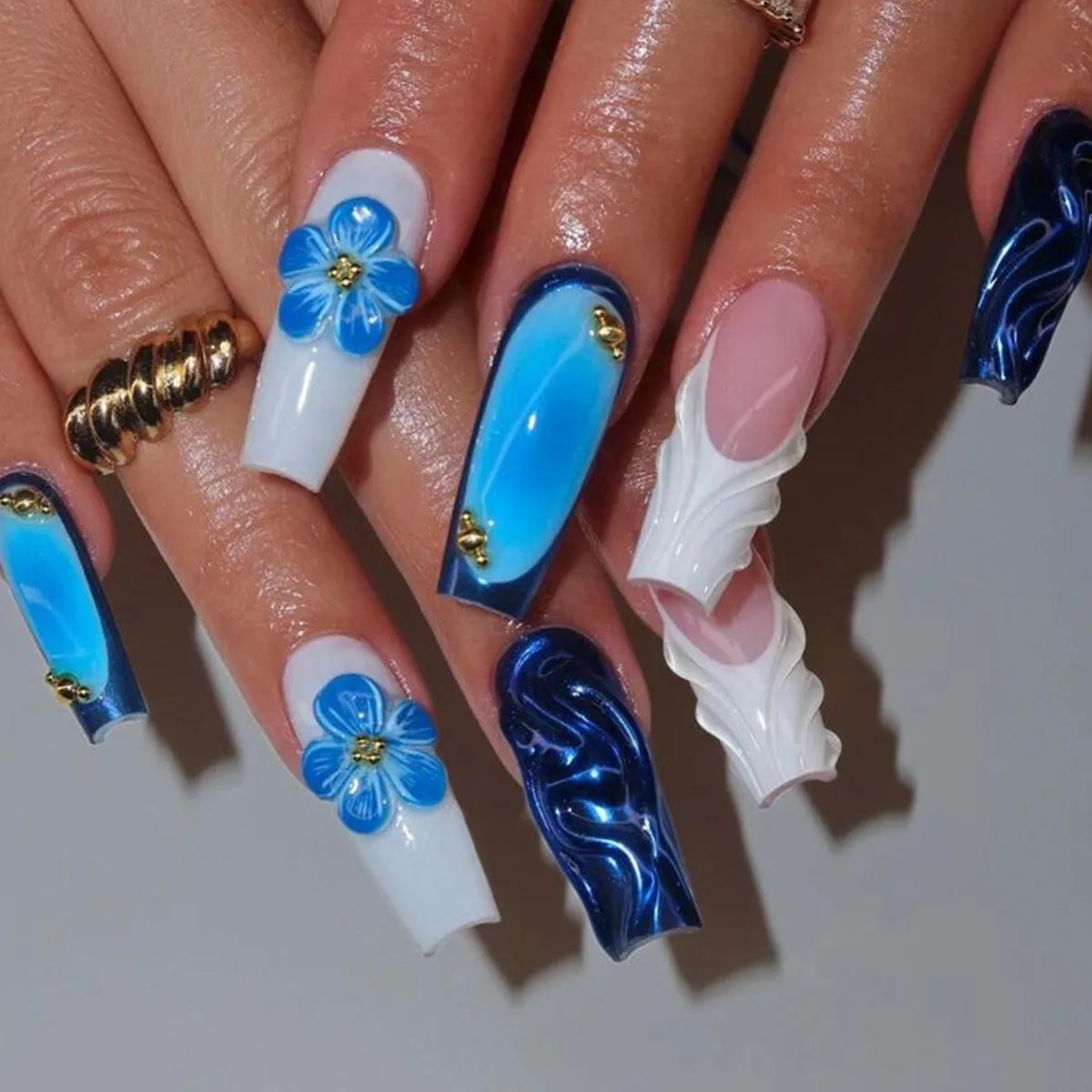 

24PCS Blue Gradient French False Nails Retro Stereoscopic Flowers Designs Ballet Fake Nails for Women Sweet Cool Detachable Tips