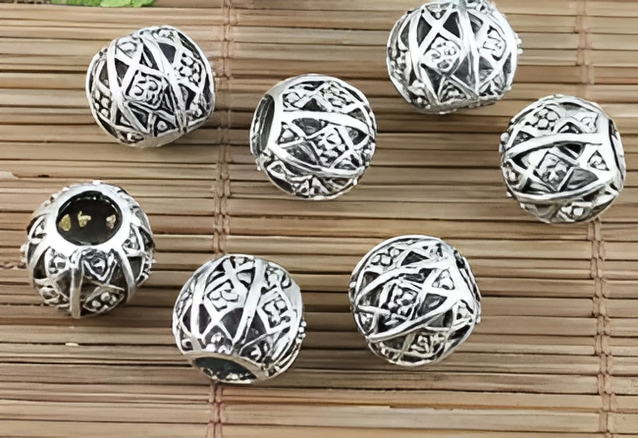 

10pcs 9*10.3mm hole 4.5mm Alloy matel tibetan silver flower patterns hollow loose beads HWH5115