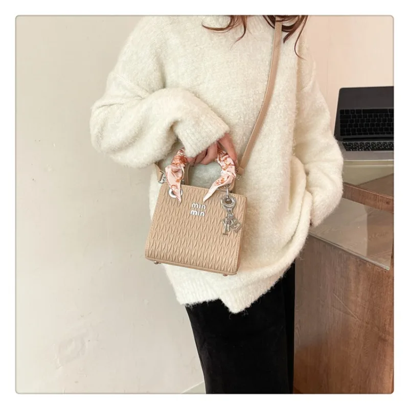 

Роскошная плиссированная маленькая квадратная сумка для женщин, многосторонняя дизайнерская сумочка, ручная сумка через плечо и через плечо, элегантная и модная