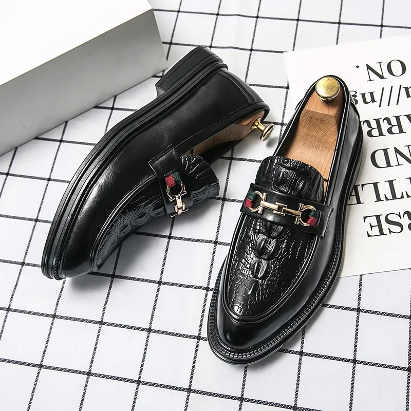 

Men's Dress Formal Designer Comfortable Emed Leather Wedding Italian high quality Male Hot Casual Business Shoes For Men Loafers