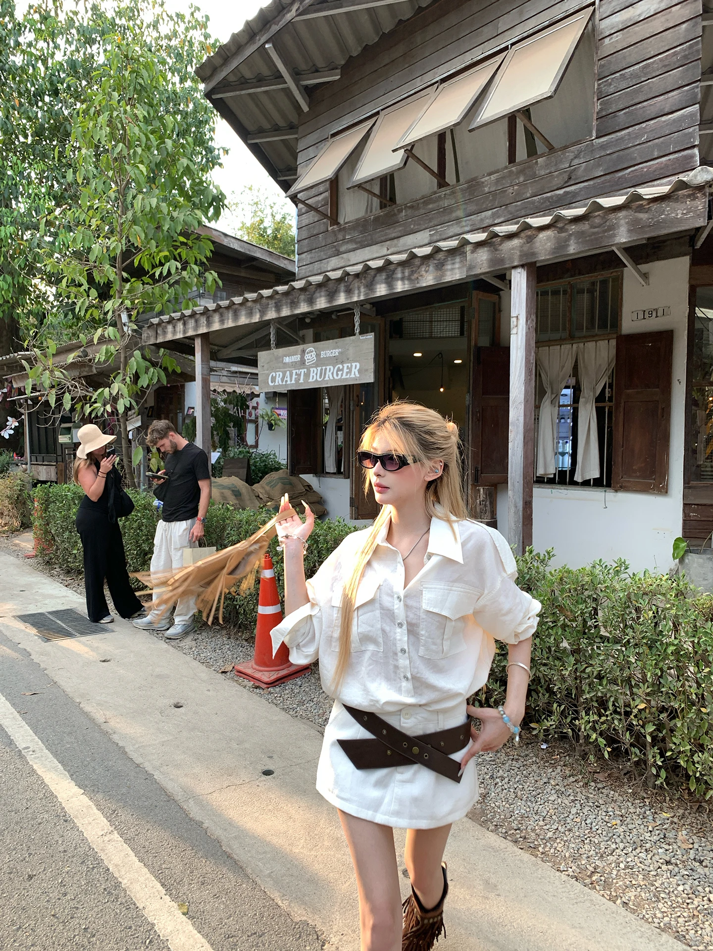 

Потрясающая белая юбка А-силуэта для женщин, скрывающая недостатки фигуры, летняя коллекция 2026 года, новая модель для повседневной носки, с низкой талией, из смесового полиэстера