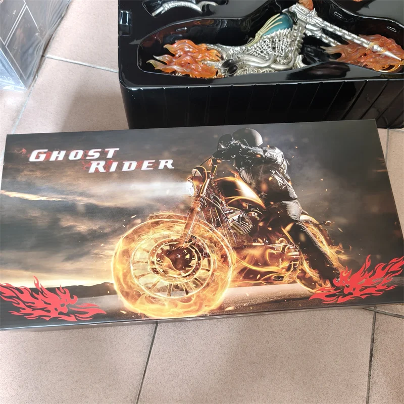 Ghost Rider mit Motorrad Figur zum 85. Jubiläum, Leuchtende Flammen-Effekt Glühende Motorrad-Sammlerfigur Modell Spielzeug 38CM – Detail 14