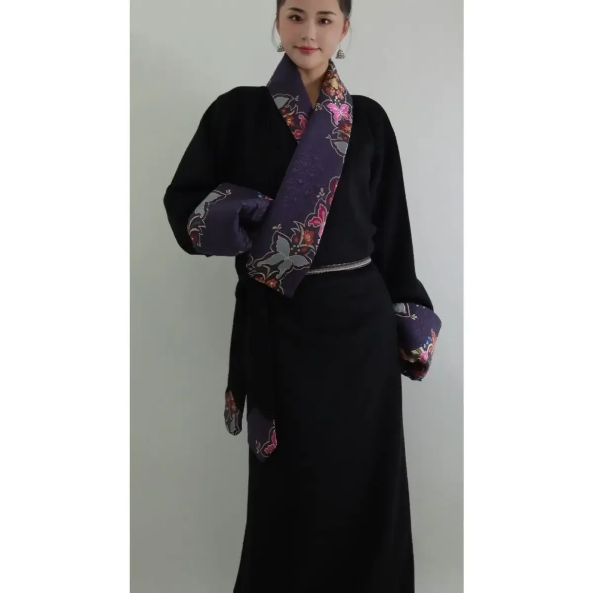 Tibetan women's clothing Tibetan robes new thickened woolen versatile and thin winter ethnic style