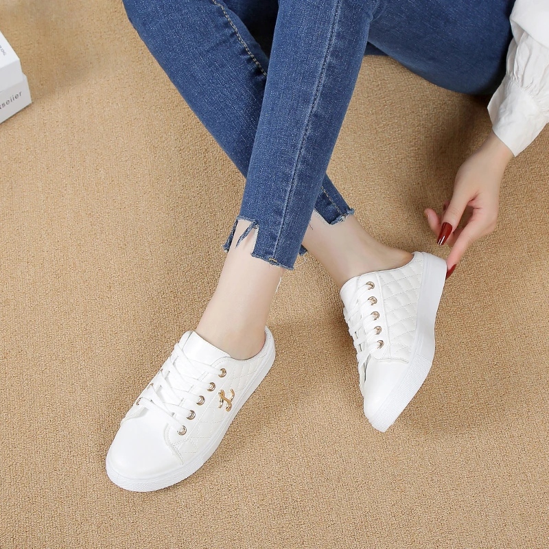 

Женские классические белые тапочки Baotou с плоской подошвой, весна-лето 202, новые спортивные тапочки Joker Student Leisure Trend.