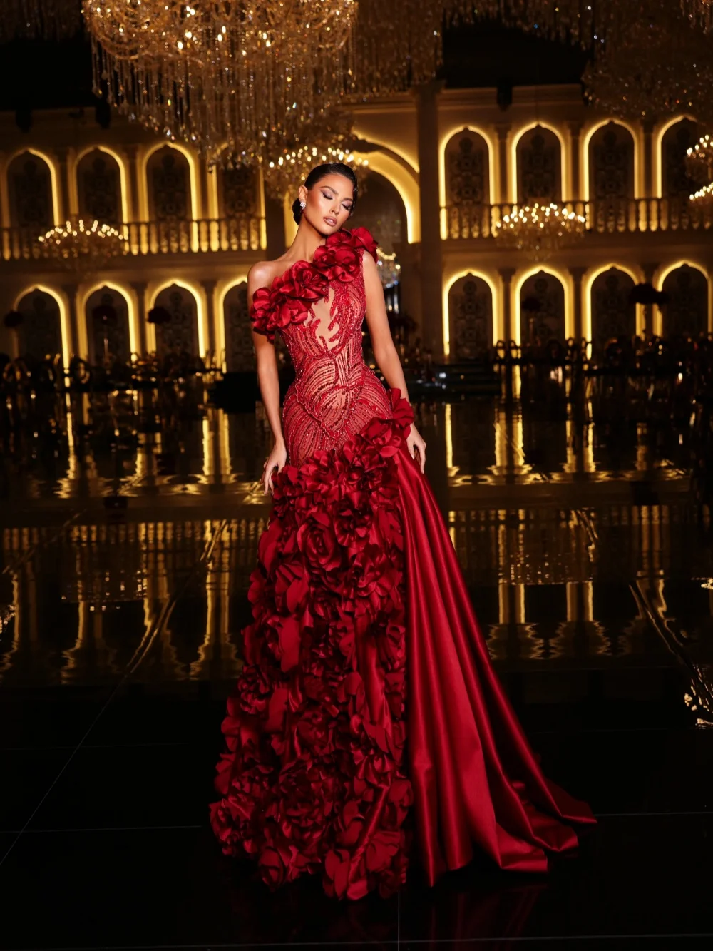 Rotes, vollständig mit Perlen besetztes Abendkleid mit 3D-Rose, modisches, bodenlanges Hochzeitskleid mit einer Schulter, maßgeschneiderte Luxus-Abschlussballkleider