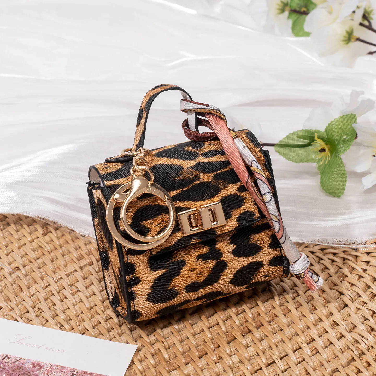Luxuriöse Münzbörse, Modische Taschenaccessoires, Passender Seidenschal, Armband & Tragbare Mini-Schlüsselanhänger – Detail 9