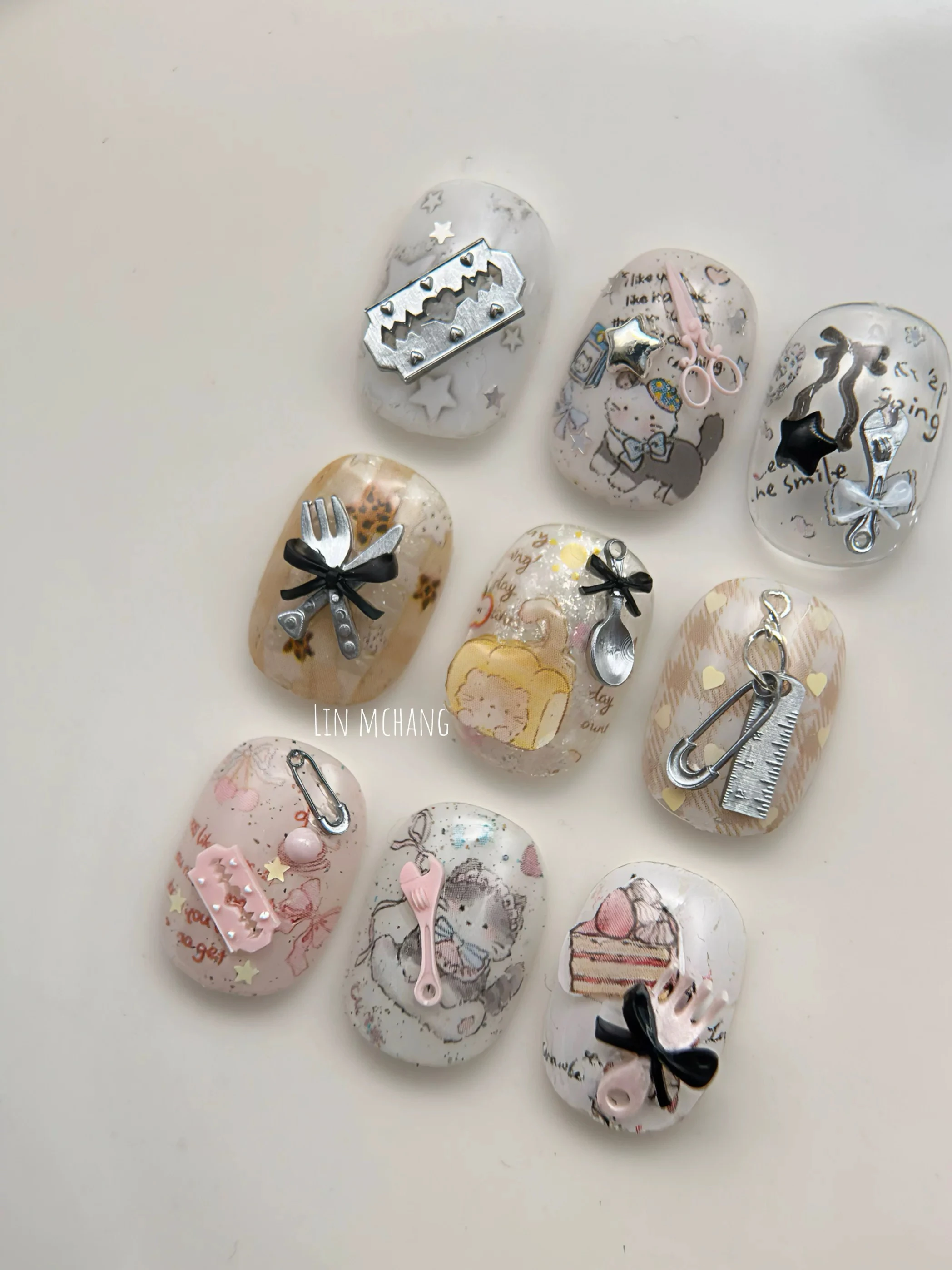 Serviesgoed, mes en vork, frisdrankflesdop Nail Art Mold Nail Art Accessoires Nail Art-sjablonen