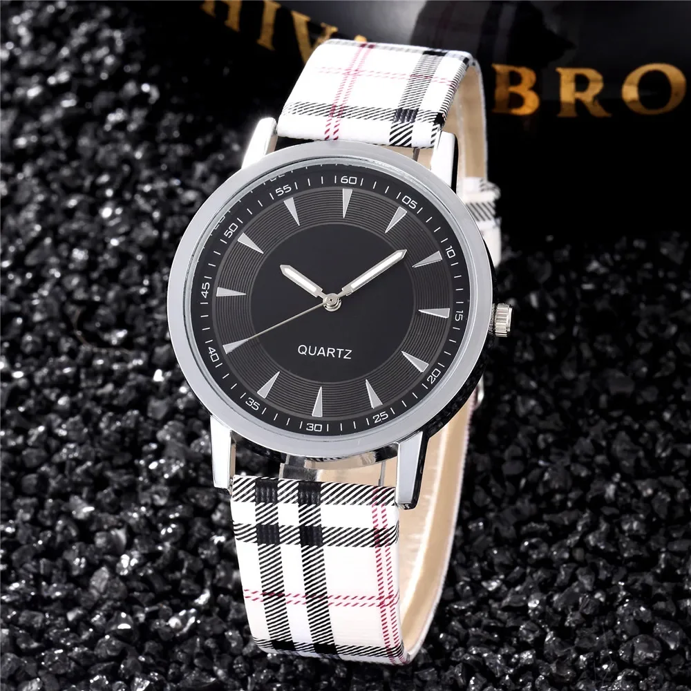 Mode frauen Quarz Uhren Schwarz Weiß Zifferblatt Analog Damen Armbanduhr Lederband Casual Einfache Weibliche Uhr montre femme