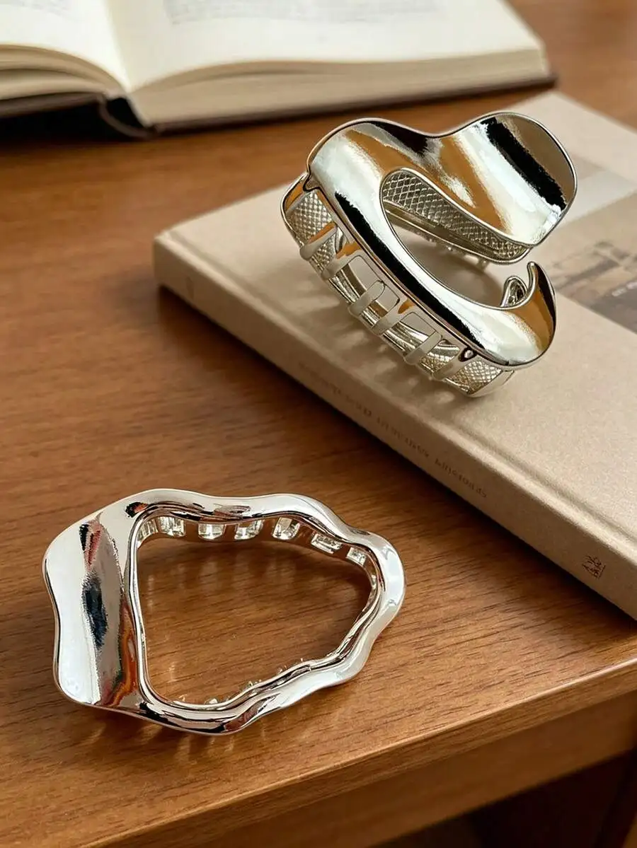 

Asymmetrical Metal Hair Claw Clip For Women Elegant Hair Accessory