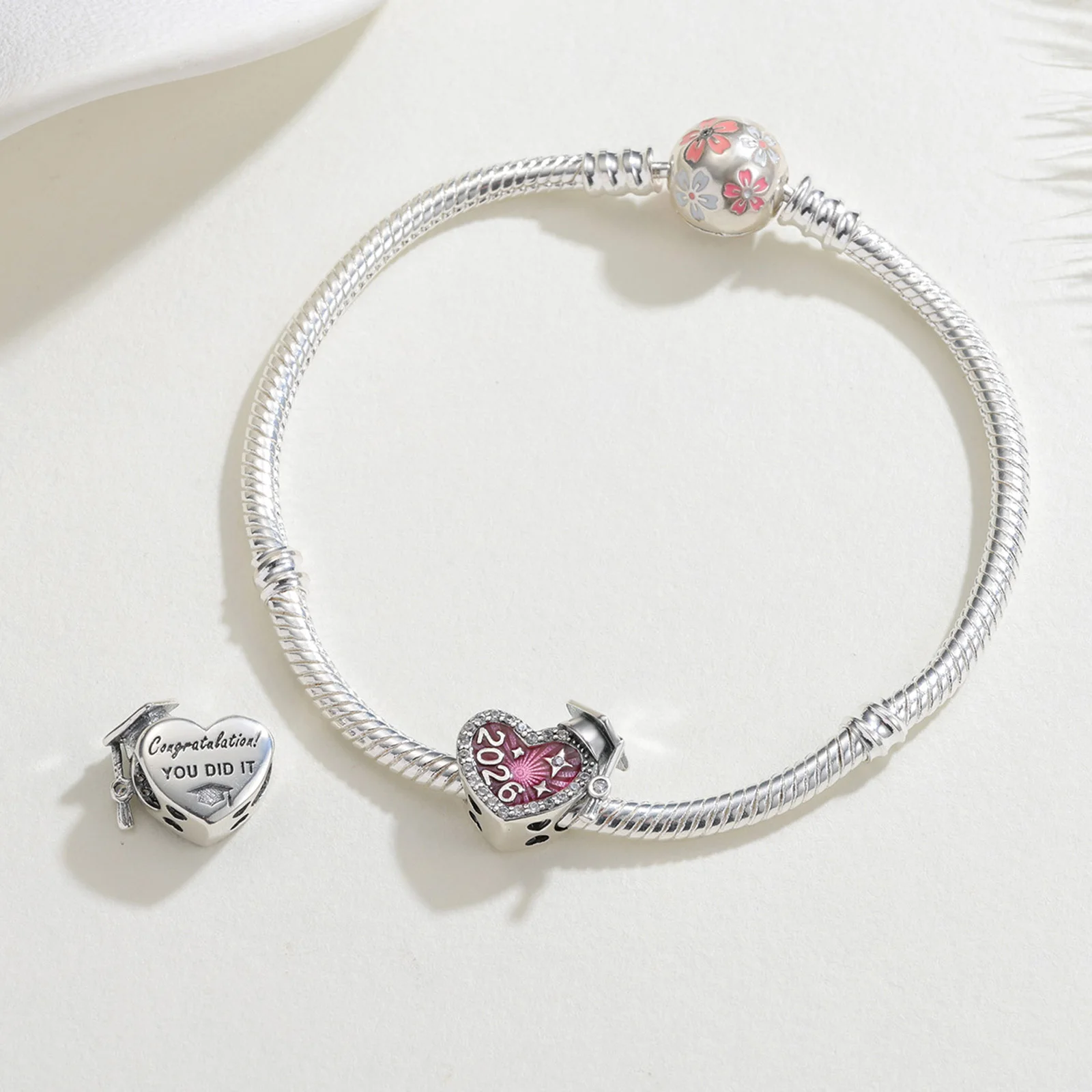 جديد 925 فضة سحر 2026 الوردي قبعة التخرج الخرز صالح سوار المرأة DIY بها بنفسك مجوهرات الحب اليومية الساخن محظوظ الهدايا