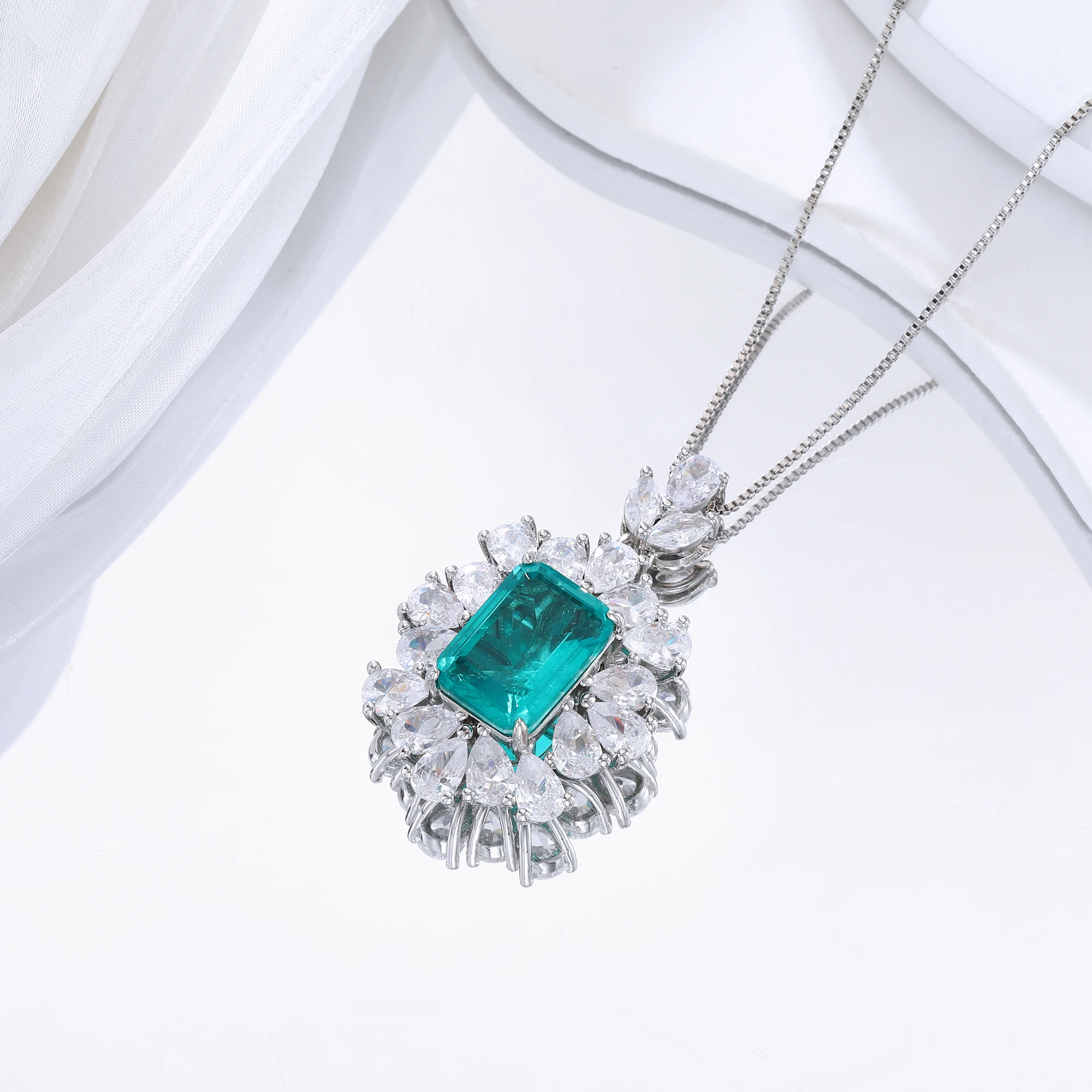 

Luxurious Emerald Green Fusion Stone White Gold Plated Pendant Necklace for Women