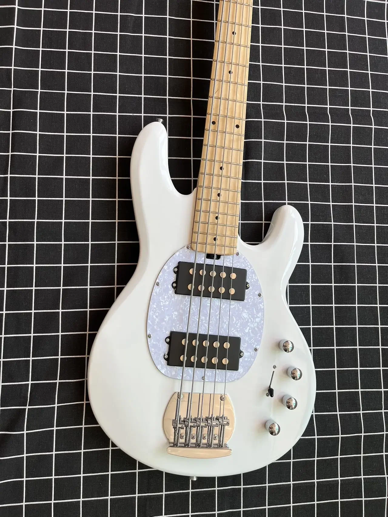 

(US send UPS) Flyoung 5 Strings White Electric Bass Guitar with Pearl Pickguard,Humbucker Pickups,Offer Customize