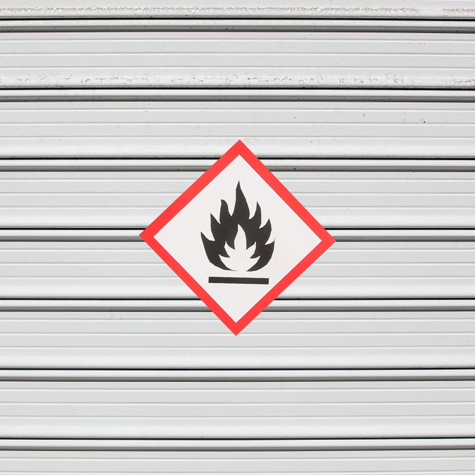

1 Sheet Liquid Hazard Sign Self-Adhesive PVC Material Long-Lasting Fire Safety Warning Decal for Workshop Garage
