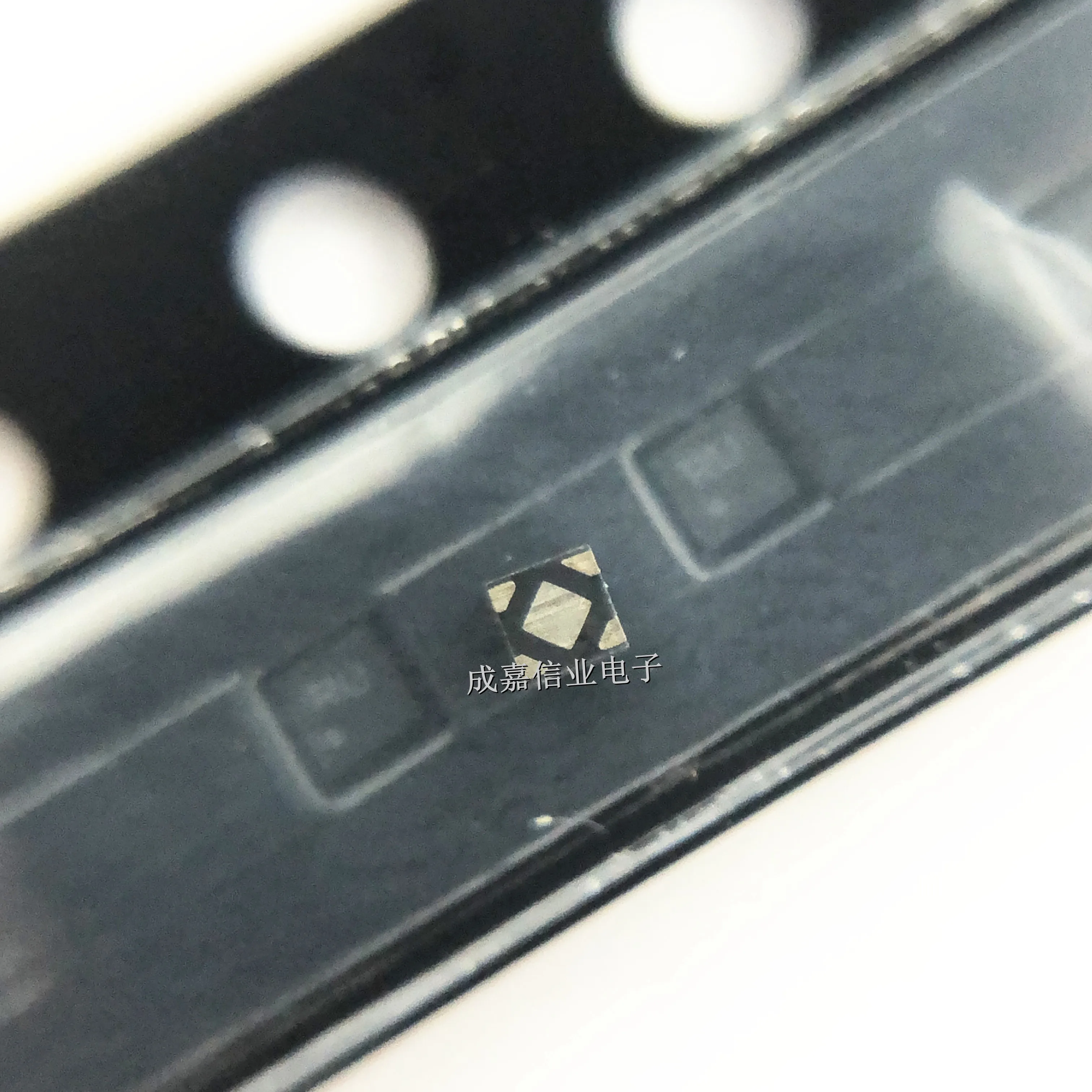 10pcs/Lot NCP114AMX105TCG UDFN-4 MARKING;RU LDO Voltage Regulators 300MA 1.05V CMOS LDO AD OPTION