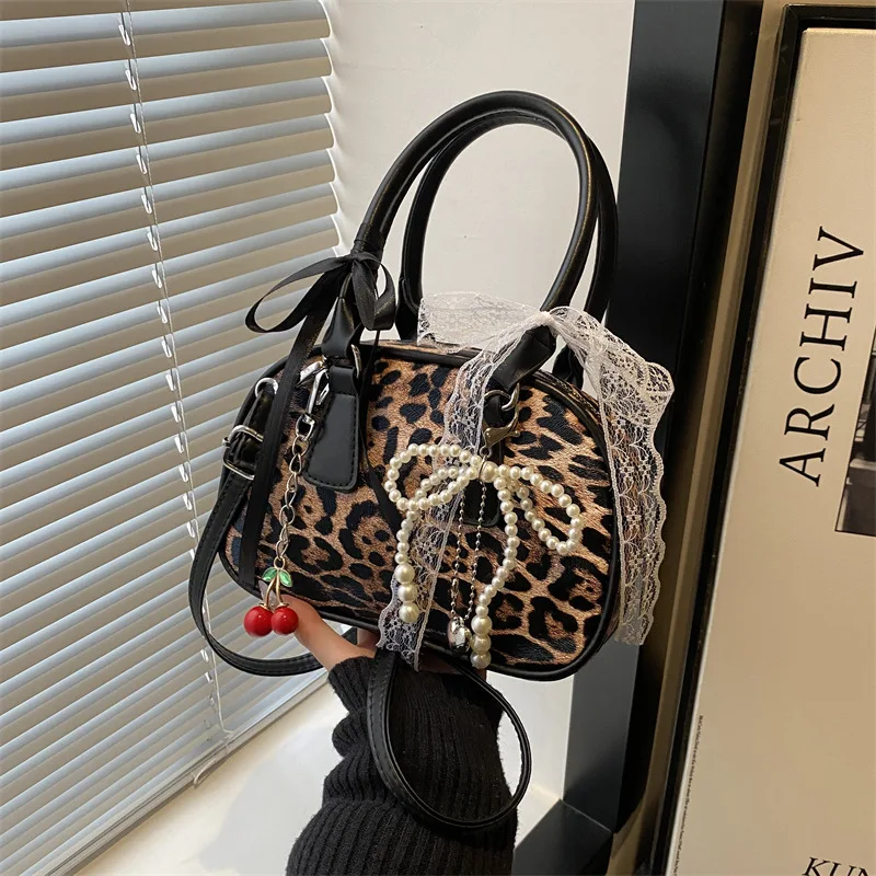 Vintage Leoparden-PU-Schultertaschen für Damen, tragbare, trendige Damen-Umhängetasche, Spitzen-Perlen-Anhänger, Bowling-Handtaschen für Damen