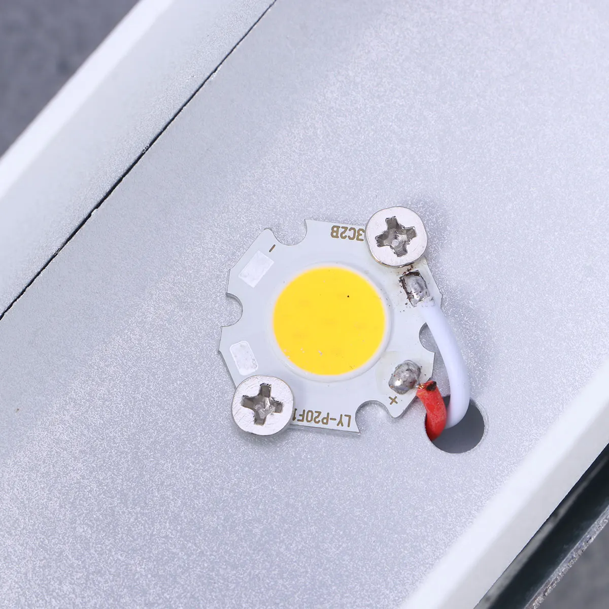 Applique murale LED carrée blanche à intensité variable, éclairage d'intérieur moderne et créatif, luminaire décoratif d'intérieur, élégant et Durable