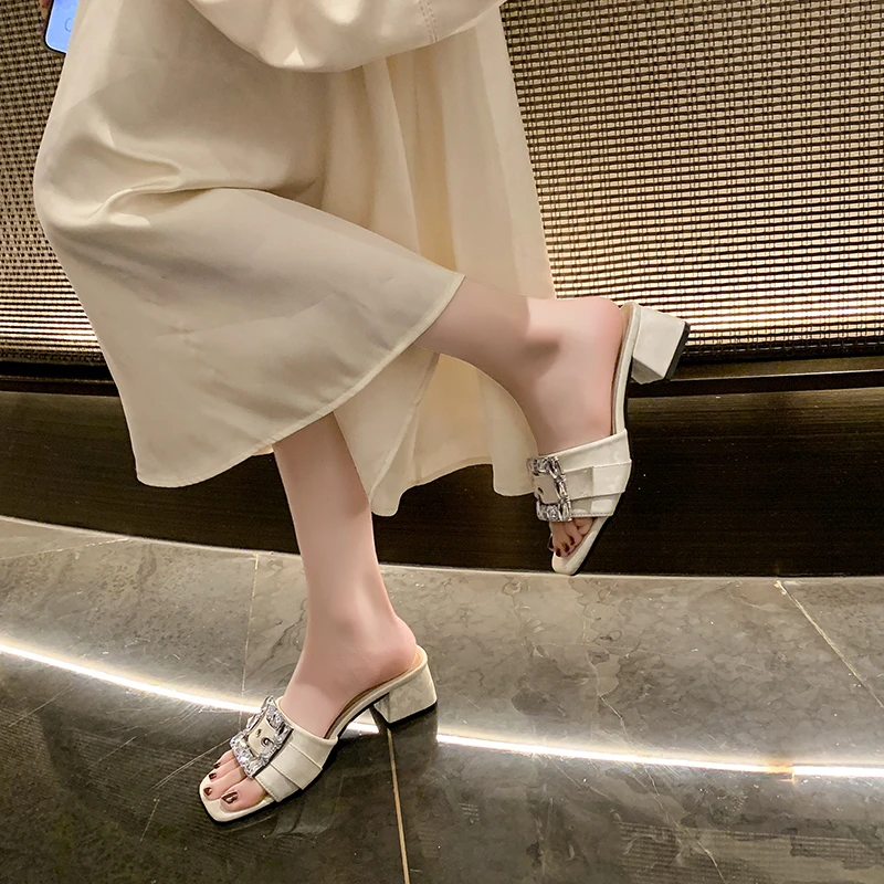 2024 Metal Button Letter Decoration Women Slippers Summer Women Sandals Flat Beach Shoes Ladies Sandals Beach Shoes Flip Flop