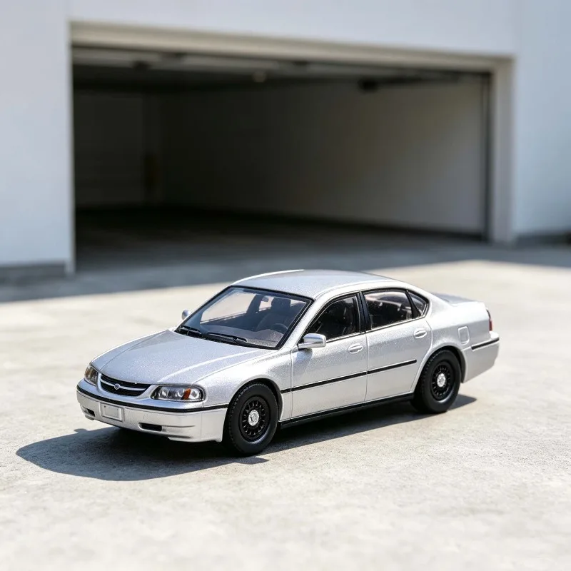 596 1/64 Chevrolet Impala Impalam style plainclothes police car prototype silver alloy car model static ornament, holiday gifts.