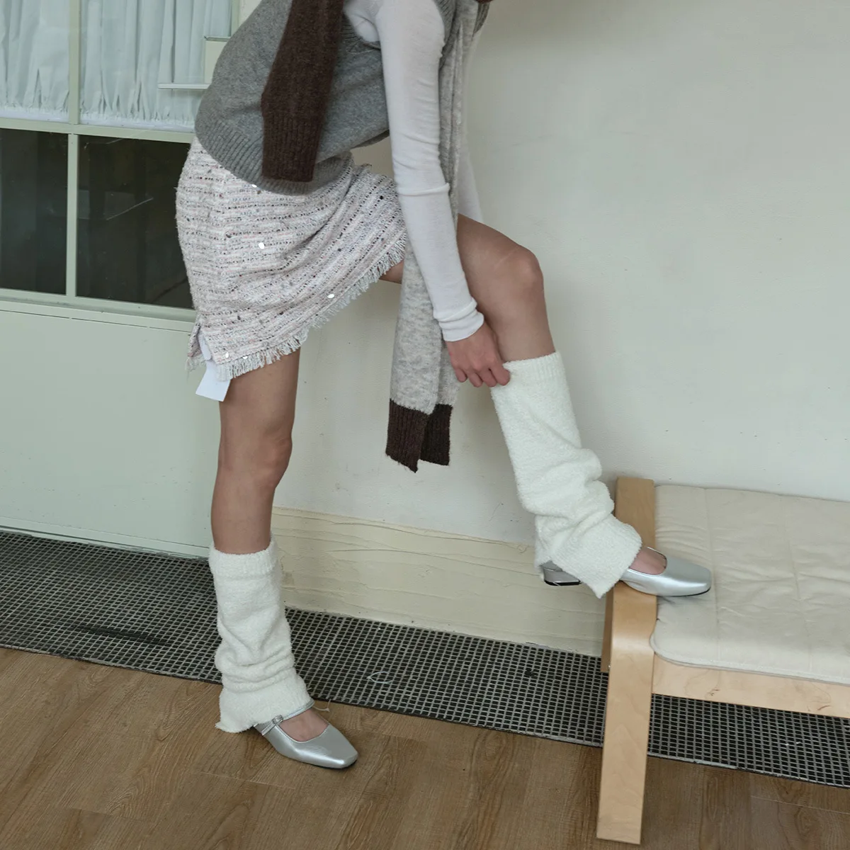 ถุงเท้าถักนิตติ้งเนื้อนุ่มสำหรับผู้หญิง รุ่น A-Class ปลายผ่าเป็นชั้น ขนฟู ครึ่งขนแกะ【สไตล์ Y2K ชุดฤดูใบไม้ร่วง ถุงเท้าแบบซ้อน】