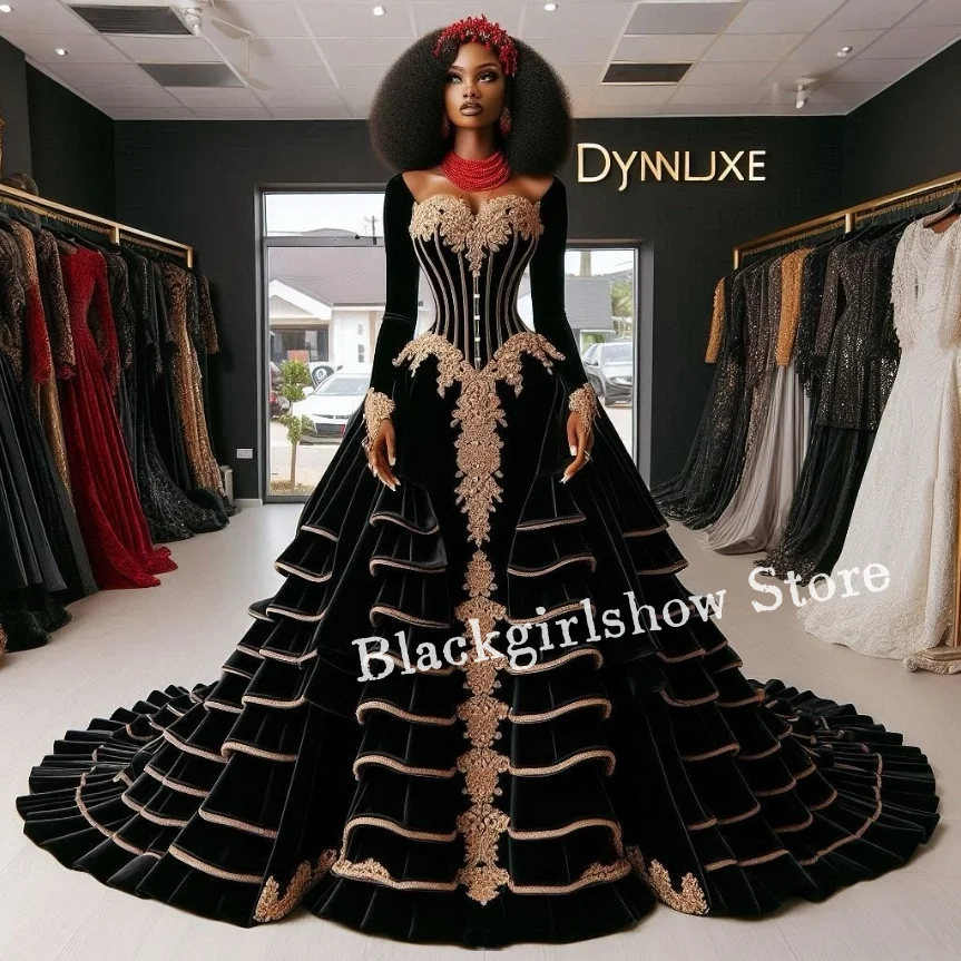Abito da ballo vittoriano nero di lusso Corsetto da torta a maniche lunghe con applicazioni dorate sexy Abiti da sera lunghi in bianco e nero personalizzati