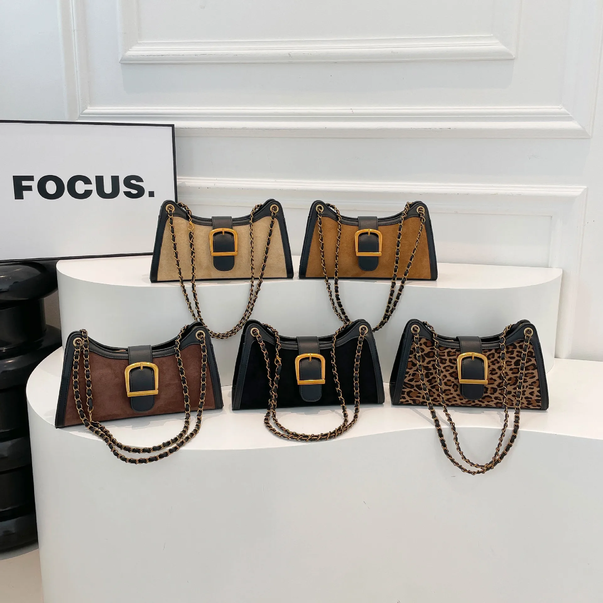 

​ ​ 2025 Новая винтажная пригородная сумка женская с цветными блоками квадратное плечо под мышками шикарный повседневный кошелек ​