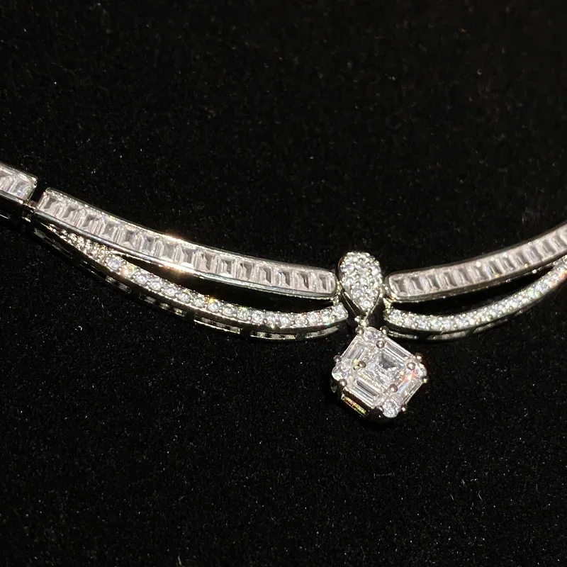 

MDL Муассанит Стиль Гонконг Легкое Роскошное Т-образное Ожерелье с Квадратными Бриллиантами Сверкающее Полнозвездное Ожерелье с Высокоуглеродистыми Бриллиантами