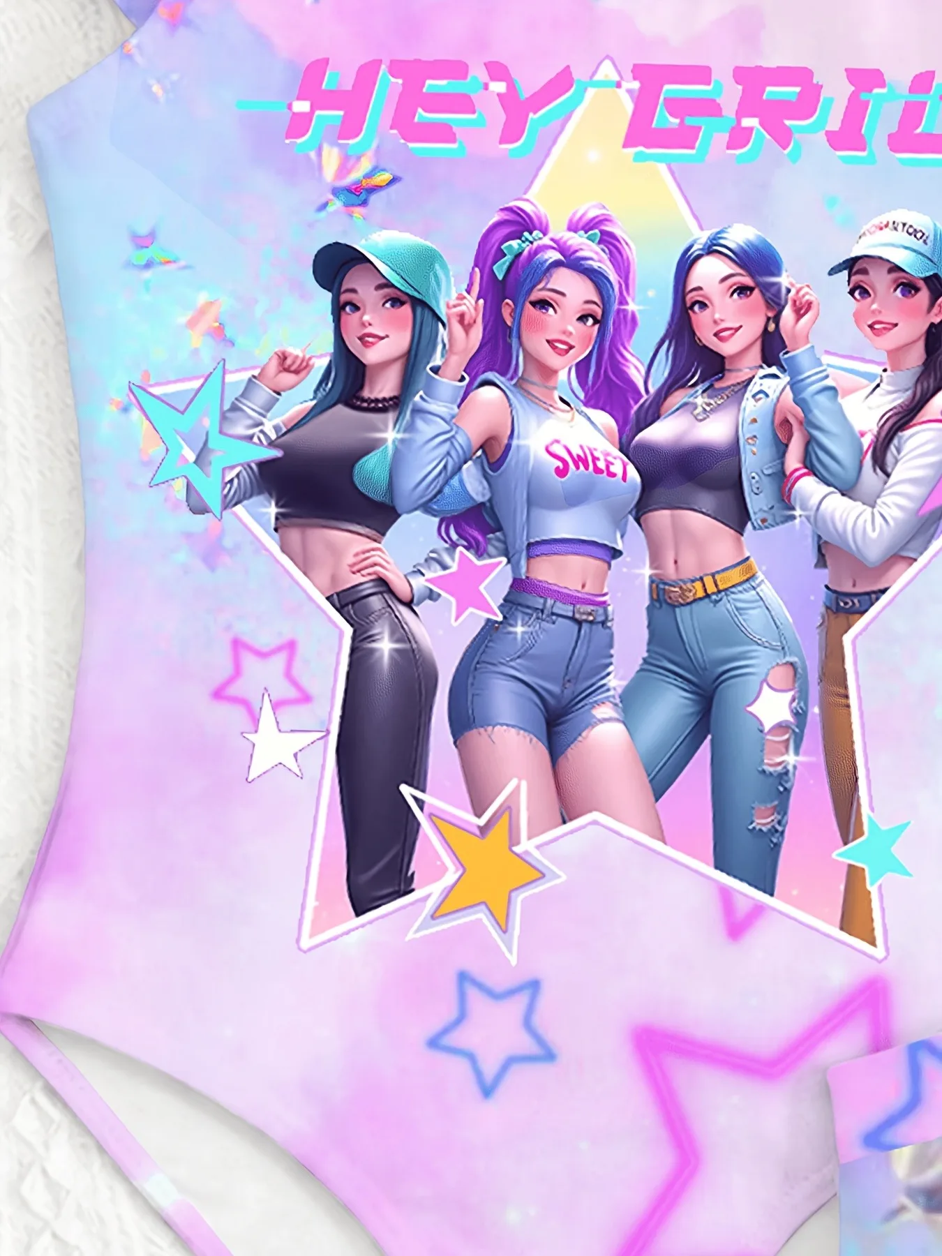 Trendiger 2-teiliger Kawaii-Cartoon-Badeanzug für Mädchen, einteiliger Bikini mit flatternden Ärmeln in Pastell-Regenbogen-Ombre-Optik, zweilagiger Badeanzug mit 4 Idol-Girl-Grafiken – Detail 3